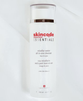 sữa rữa mặt kiêm tảy trang dạng nước skincode myphamhera.com